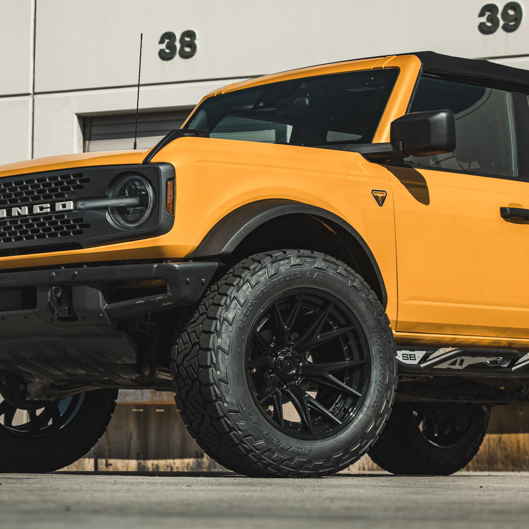 Fuel Off-Road Wheels CATALYST 20X10 6X5.5 6X139.7 ET-18